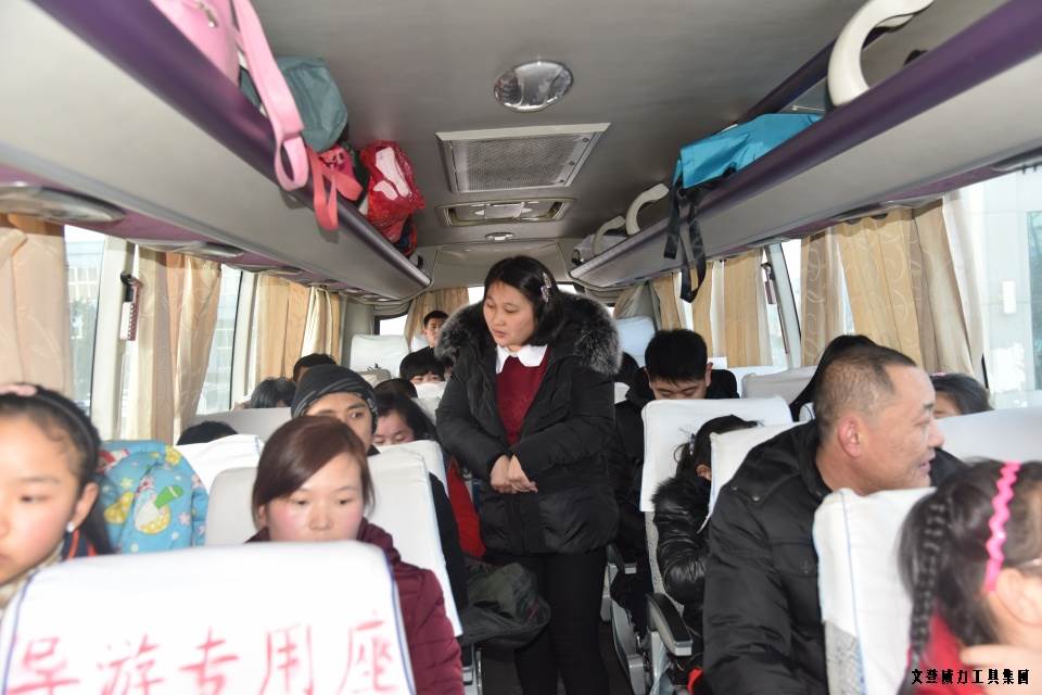 公司包車送職工 回家過年變輕松(圖8)